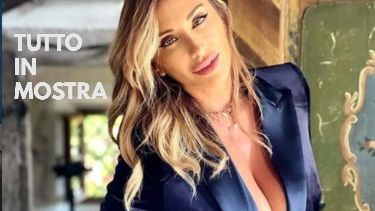 sabrina salerno maglietta bianca trasparente